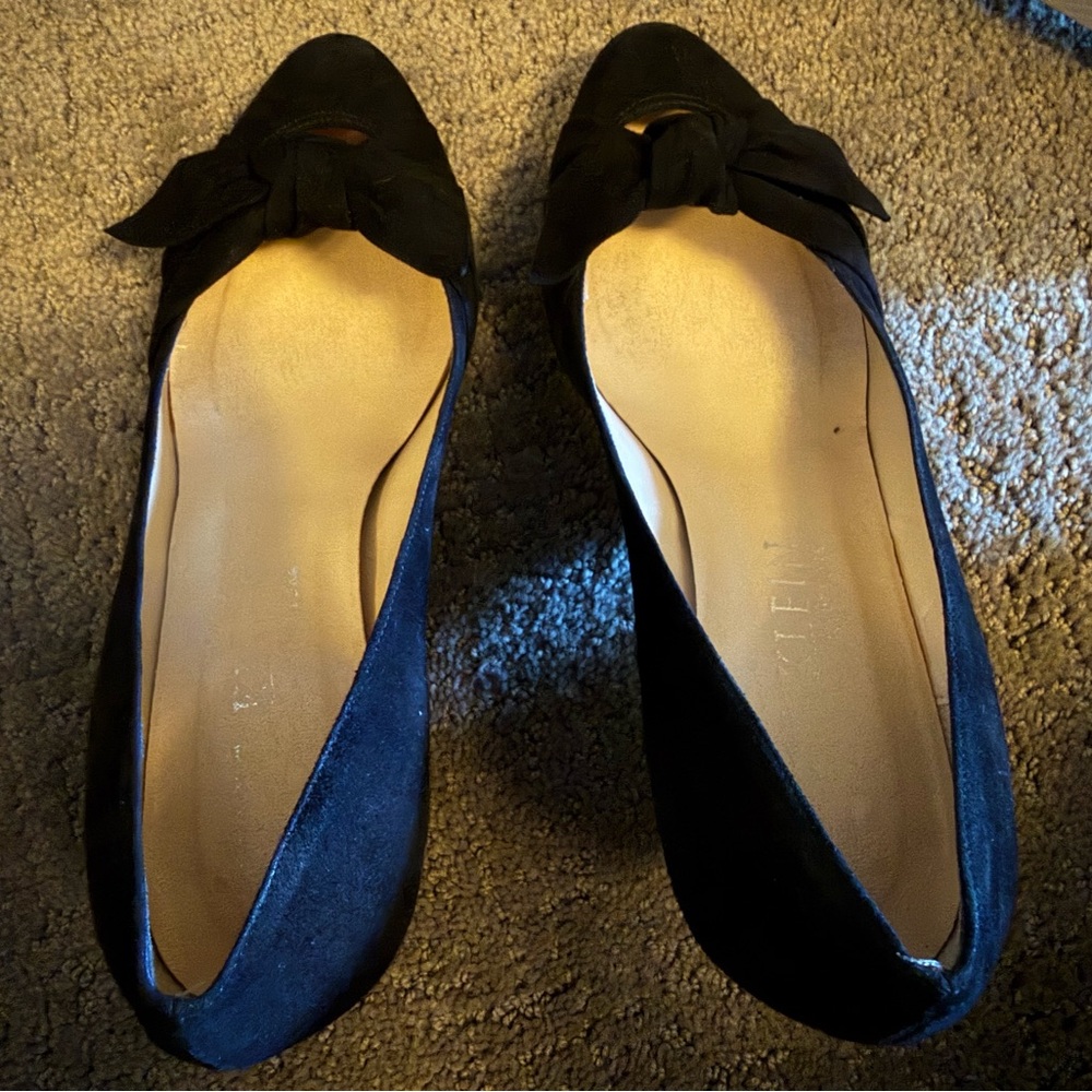 Anne Klein low heeled suede black with Bow Detail